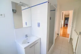 Vente GRAND STUDIO SUR COUR