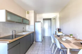 Location T1 bis lumineux, avec terrasse et parking collectif fermé