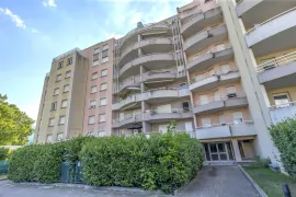 Location T1 bis lumineux, avec terrasse et parking collectif fermé
