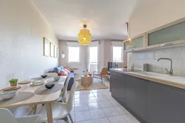 Location T1 bis lumineux, avec terrasse et parking collectif fermé