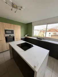 Location Coup de cœur : T3 Meublé - Rénovation récente, très lumineux et au calme. Place de parking privée