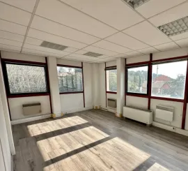 Location Location Bureaux Meyreuil 13590