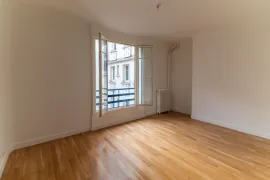 Vente GRAND STUDIO SUR COUR