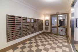 Vente GRAND STUDIO SUR COUR
