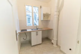 Vente GRAND STUDIO SUR COUR