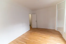 Vente GRAND STUDIO SUR COUR