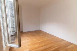 Vente GRAND STUDIO SUR COUR