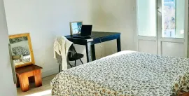 Colocation Loue chambre meublée dans résidence calme