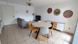 Location Joli T2 avec piscine, balcon et parking