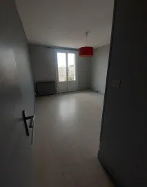 Location Beau T3 rénové 54m²non meublé