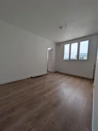 Location Beau 2P 40m² refait a neuf proche rue du commerce