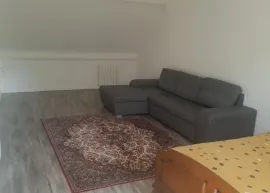 Location T3 situé au dernier étage d'une maison à louer