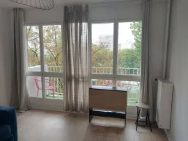 Location Beau studio 39m² avec balcon face à la Seine