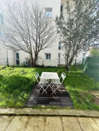 Location Beau studio rénové 27m² avec jardin et terrasse