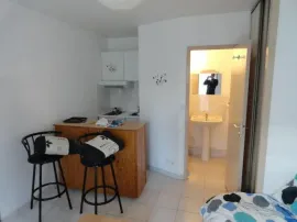 Location Beau studio 16m² Rennes centre rue Mauconseil