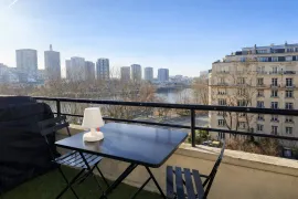 Vue Seine – Appartement lumineux avec balcon Paris 16e