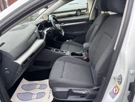 Voiture Volkswagen Golf 1.5 eTSI MHEV Life Hatchback 5dr Petrol Hybrid DSG Euro 6 (s/s) (150 ps) MOT 11/26 54K FSH AUTO ULEZ