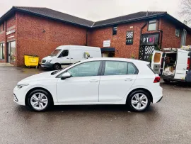 Voiture Volkswagen Golf 1.5 eTSI MHEV Life Hatchback 5dr Petrol Hybrid DSG Euro 6 (s/s) (150 ps) MOT 11/26 54K FSH AUTO ULEZ