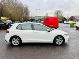 Voiture Volkswagen Golf 1.5 eTSI MHEV Life Hatchback 5dr Petrol Hybrid DSG Euro 6 (s/s) (150 ps) MOT 11/26 54K FSH AUTO ULEZ