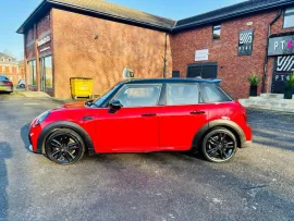 Voiture MINI Hatch 1.5 Cooper Sport Hatchback 5dr Petrol Manual Euro 6 (s/s) (136 ps) MOT 2/27 FSH 40K 1 OWNER ULEZ