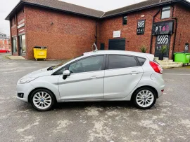 Voiture Ford Fiesta 1.0T EcoBoost Titanium X Hatchback 5dr Petrol Manual Euro 5 (s/s) (125 ps) MOT 10/26 41K PSH CATS ULEZ