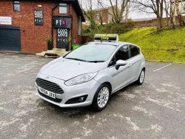 Voiture Ford Fiesta 1.0T EcoBoost Titanium X Hatchback 5dr Petrol Manual Euro 5 (s/s) (125 ps) MOT 10/26 41K PSH CATS ULEZ