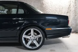 Voiture Jaguar XJR V8 4.2 400