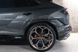 Voiture Lamborghini Urus Performante 60th Anniversary