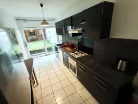 Location Maison meublée 3 chambres, cour et cave