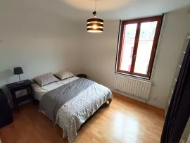 Location Maison meublée 3 chambres, cour et cave