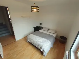Location Maison meublée 3 chambres, cour et cave