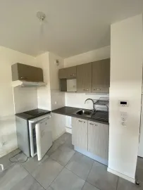 Location T2 / 42 m² / Pessac / Nu