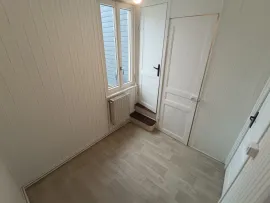 Location Amiénoise 2 chambres, cour et cave