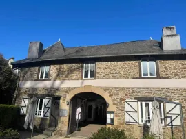 À Vendre – Restaurant de 60 à 100 couverts à Uzerche – Corrèze (19) Uzerche