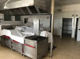 Vente À vendre - Centre de vacances et d'accueil de 51 hectares à Sainte-Marie-Lapanou