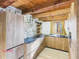 Vente Jolie T4 attypique au centre du village