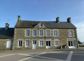 Ensemble de 2 maisons avec revenus locatifs   192 m2   10 mi Vire Normandie