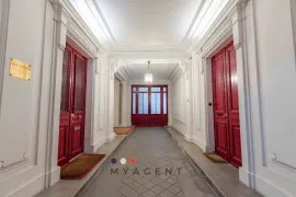 Chambre de service refaite à neuf - Saint Lazare Paris 8e