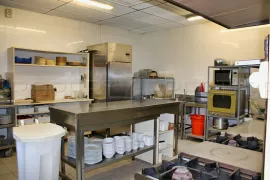 Vente Grande Maison de 310 m² au Cœur d'un Village Proche de Thiers (63)