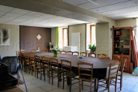 Vente Grande Maison de 310 m² au Cœur d'un Village Proche de Thiers (63)