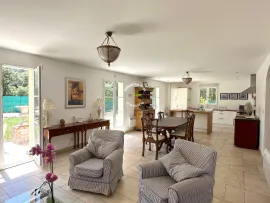 Vente Spacieuse demeure de 9 pièces, 235m²
