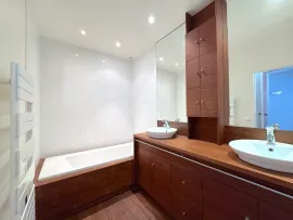 Vente Maison 7 Pièces - Jardin - Chartrons