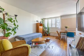 Vente Croix de Chavaux à 2 min – 66 m² lumineux