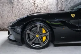 Voiture Ferrari F12 Berlinetta V12 6.0 740