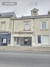 Immeuble avec local commercial coeur de bourg Erdre-en-Anjou