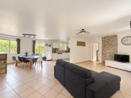 Vente Maison plain-pied 130 m² – 4 chambres – piscine – terrain 3 200 m² – assainissement conforme