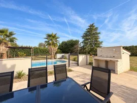 Vente Maison plain-pied 130 m² – 4 chambres – piscine – terrain 3 200 m² – assainissement conforme