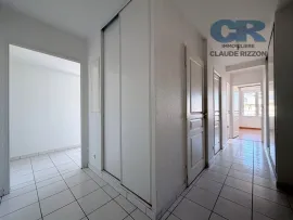 Vente RUE DE VIC - 3 pièces à vendre