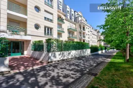 Vente À Vendre - Grand 4 Pièces Traversant avec Bal