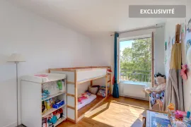 Vente À Vendre - Grand 4 Pièces Traversant avec Bal
